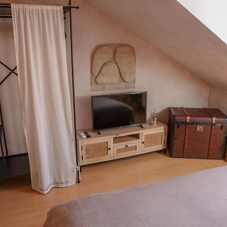 Cozy Apartment In The Heart Of The Historic City Bratislava Bagian luar foto