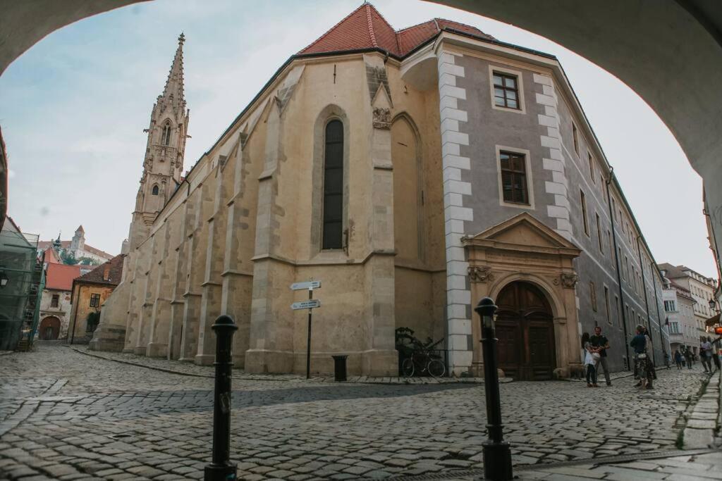 Cozy Apartment In The Heart Of The Historic City Bratislava Bagian luar foto