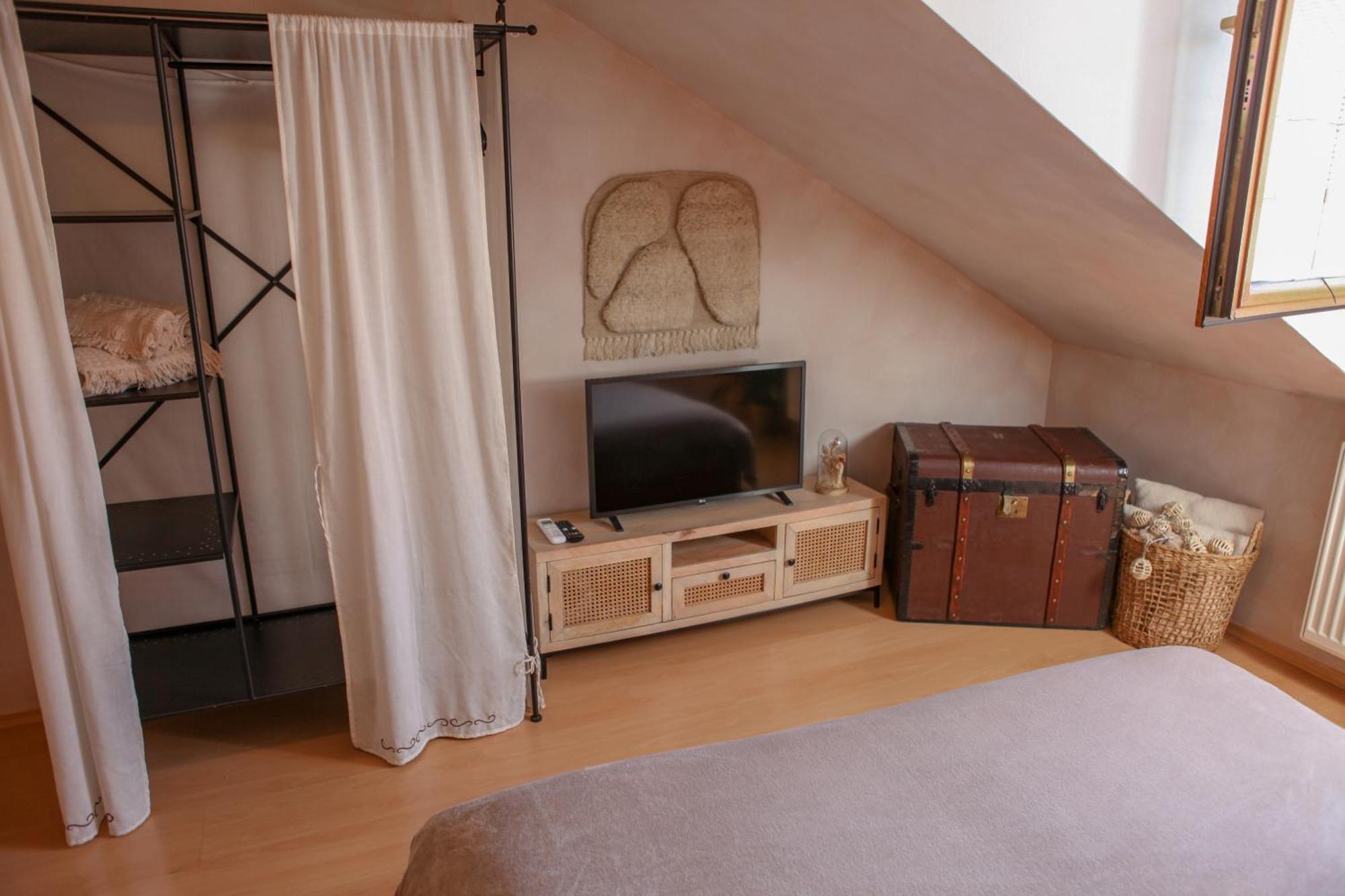 Cozy Apartment In The Heart Of The Historic City Bratislava Bagian luar foto