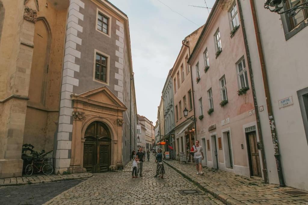 Cozy Apartment In The Heart Of The Historic City Bratislava Bagian luar foto